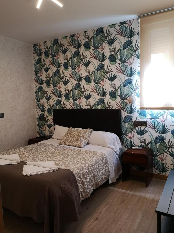 Hostal Juan Bravo Segovia Bagian luar foto