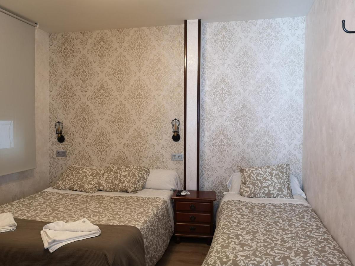Hostal Juan Bravo Segovia Bagian luar foto