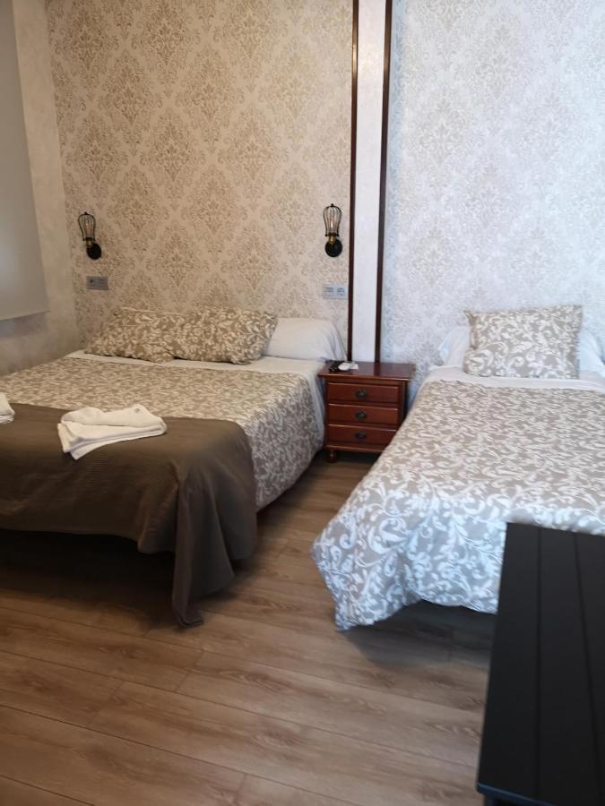Hostal Juan Bravo Segovia Bagian luar foto