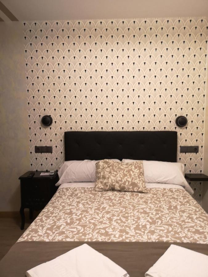 Hostal Juan Bravo Segovia Bagian luar foto