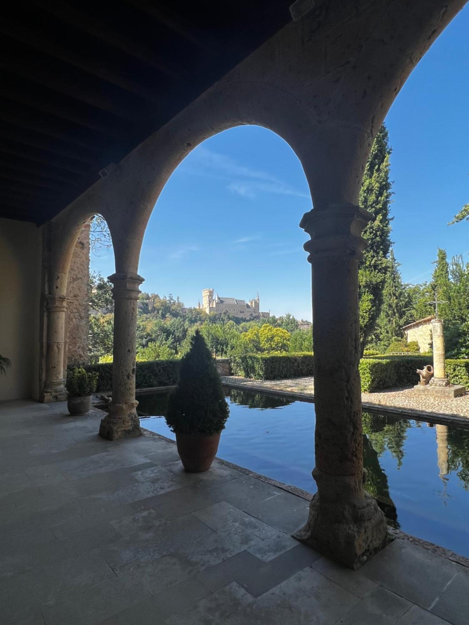 Hostal Juan Bravo Segovia Bagian luar foto