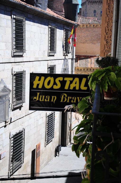 Hostal Juan Bravo Segovia Bagian luar foto